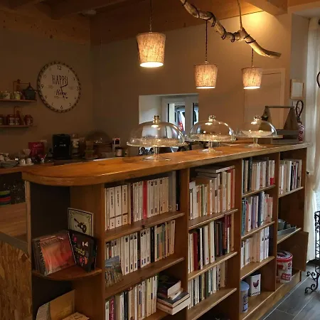 Pierre De Lune Bed & Breakfast Larajasse